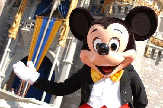 Lễ hội 'Giáng sinh nhiệm màu' với chuột Mickey của Walt Disney lần đầu tổ chức tại VN