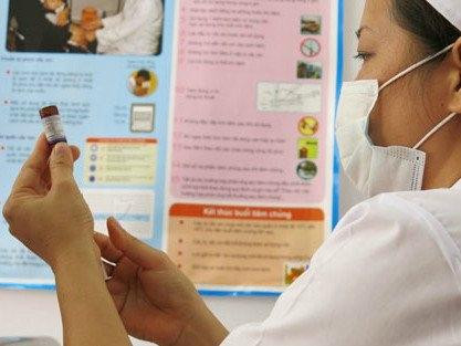 Tiêm vắc xin sởi-rubella bằng thuốc do Việt Nam sản xuất