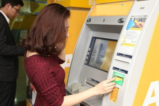 Một số 'chiêu' giúp tiết kiệm phí khi giao dịch ATM