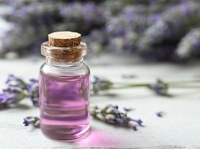 Dùng tinh dầu chữa lành vết thương