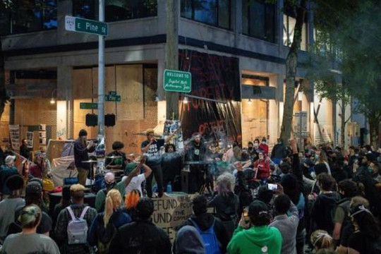 Người biểu tình Mỹ chiếm giữ một khu phố, lập khu ‘tự trị’