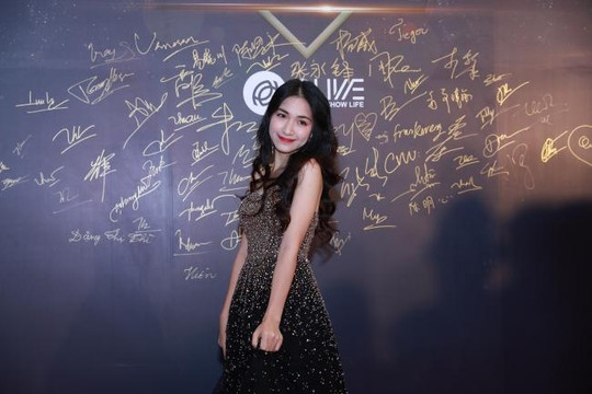 Hoà Minzy diện đầm ánh kim lấp lánh tại sự kiện thi tài năng của giới trẻ