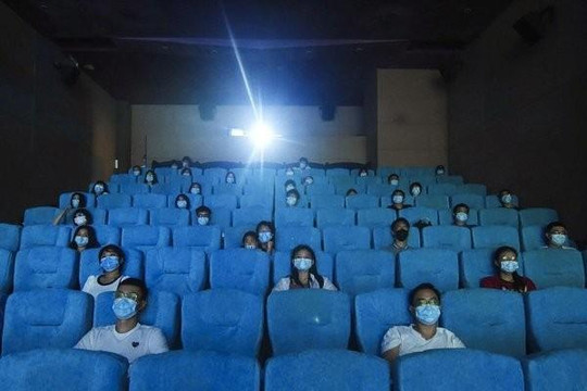 Mới mở cửa lại 3 ngày, rạp chiếu phim tại Trung Quốc bất ngờ đóng cửa