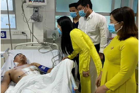 TP.HCM: Cứu sống dân quân xã Phú Mỹ Hưng bắt cướp bị đâm thủng phổi, dạ dày