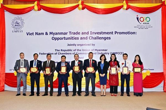 Sanest Khánh Hòa và Yến Sào Khánh Hòa nhận giải thưởng tại Diễn đàn Mekong 9