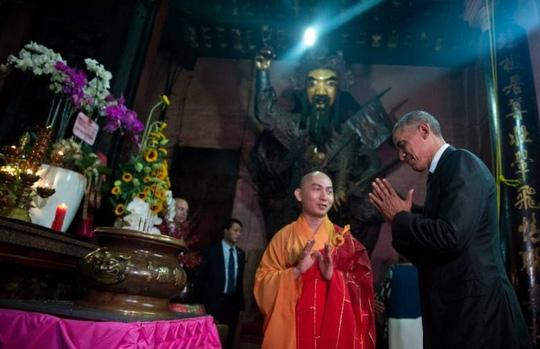 Độc giả không đồng tình việc ngăn Tổng thống Obama thắp hương ở chùa Ngọc Hoàng