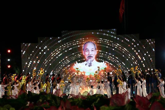 Cầu truyền hình kỷ niệm 130 năm Ngày sinh Chủ tịch Hồ Chí Minh