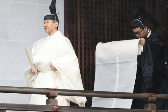 Nhật hoàng sẽ 'qua đêm' với 'nữ thần mặt trời' trong nghi lễ 25 triệu USD