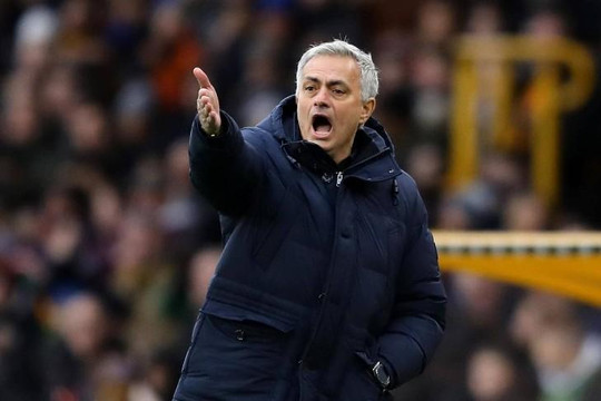Đánh bại Wolves ở phút bù giờ, Mourinho gửi thông điệp đe doạ vị trí top 4 của Chelsea