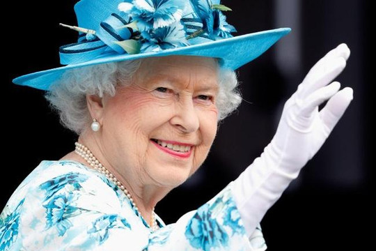 Vì sao phụ nữ ở Hoàng gia Anh luôn đội mũ?