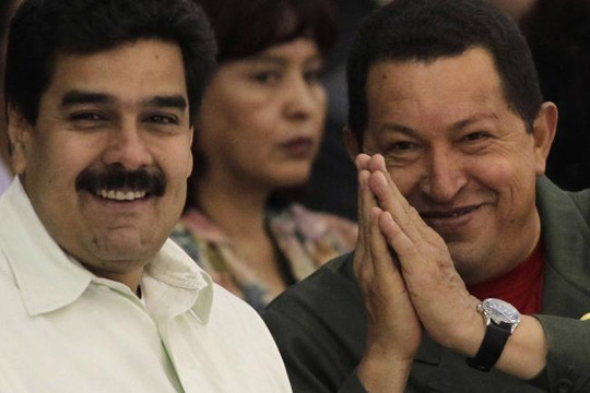 WSJ: Tổng thống Venezuela Maduro đưa tiền ‘dưới gầm bàn’