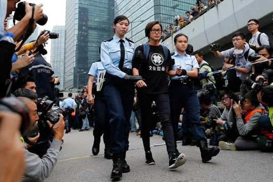 Chuyện nữ cảnh sát Hồng Kông cởi áo từ nhiệm vì không muốn trấn áp biểu tình