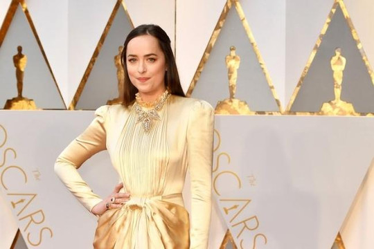 Ngôi sao của '50 sắc thái' kín đáo trên thảm đỏ Oscar 2017