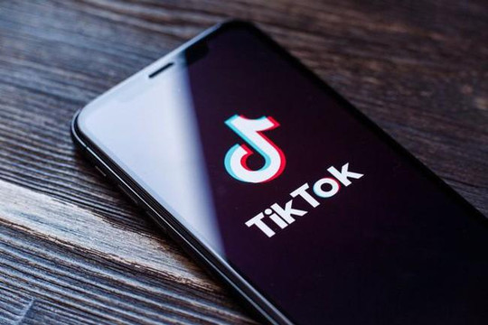 Cảnh giác khi dùng TikTok trên điện thoại thông minh