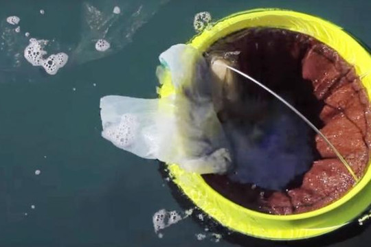 Chiếc xô tự động thu gom rác đại dương