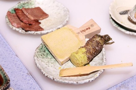 Thưởng thức món bò Kobe 'đắt xắt ra miếng'