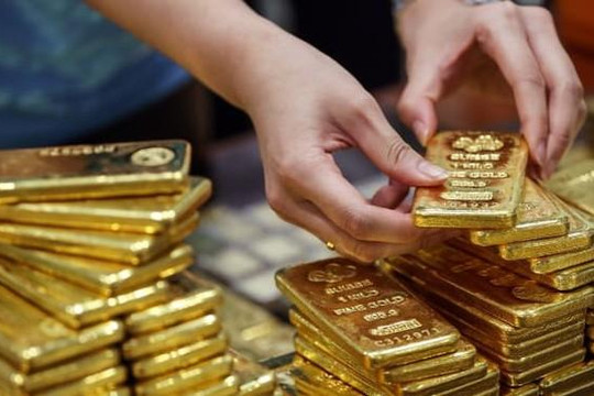 Giá vàng tăng vọt, lập đỉnh cao nhất 8 năm