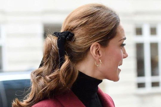Công nương Kate Middleton làm cho dây cột tóc trở thành phụ kiện quan trọng