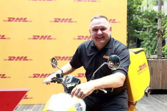Nhằm giảm khí thải, DHL sẽ sử dụng xe máy điện trong giao nhận tại Việt Nam