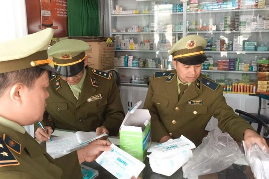 Hà Tĩnh: Một quầy thuốc đẩy giá khẩu trang ‘chém’ khách bị phạt 25 triệu đồng