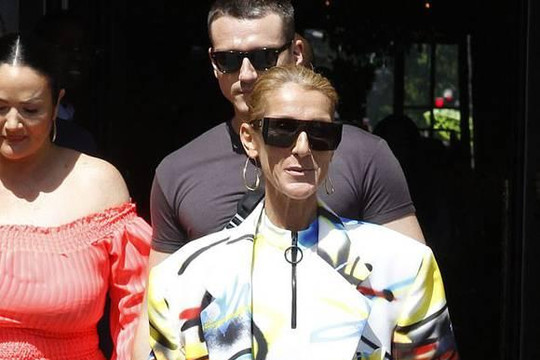 Celine Dion liên tục xuất hiện trên đường phố Paris với gu thời trang táo bạo