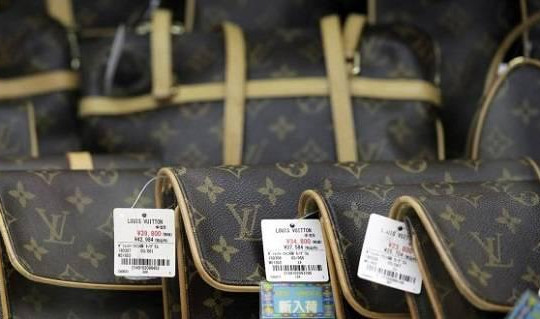 Vì sao túi Louis Vuitton rất đắt đỏ nhưng không bao giờ giảm giá?