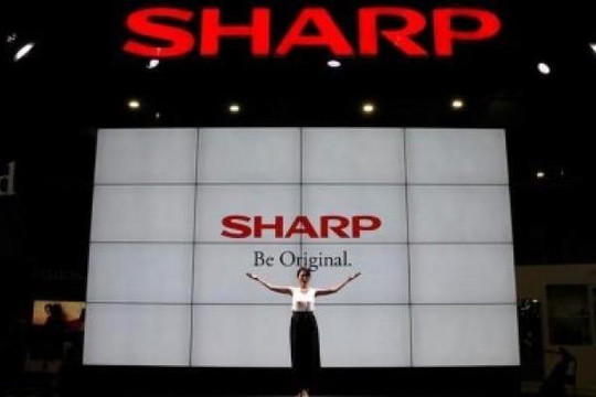 Sharp tiếp nối Foxconn tham gia ngành sản xuất khẩu trang