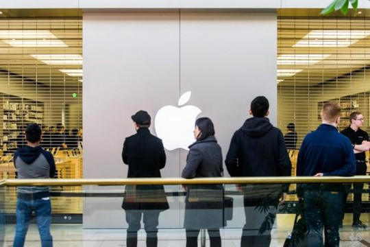 Apple lần đầu chứng kiến cảnh ít người xếp hàng mua iPhone mới