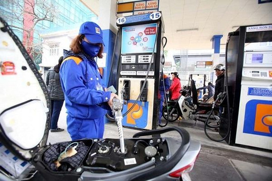 Giá xăng dầu tăng mạnh, Petrolimex báo lãi lớn
