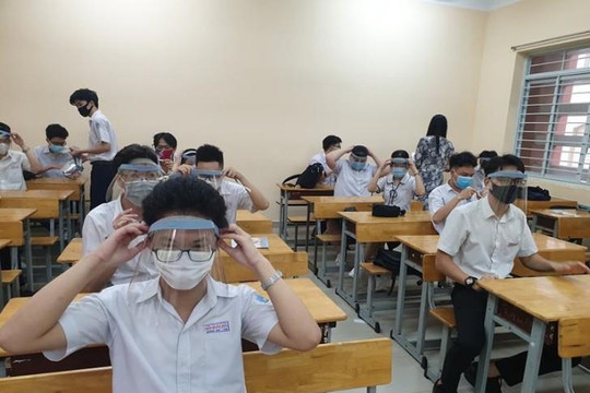 Thủ tướng chỉ đạo không bắt buộc học sinh đeo khẩu trang trong lớp