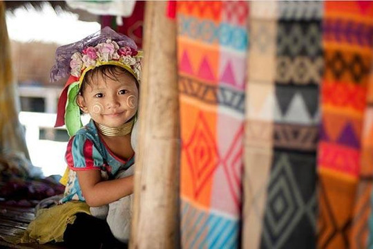 Đến thăm ngôi làng có những người phụ nữ cổ dài cuối cùng ở Thái Lan