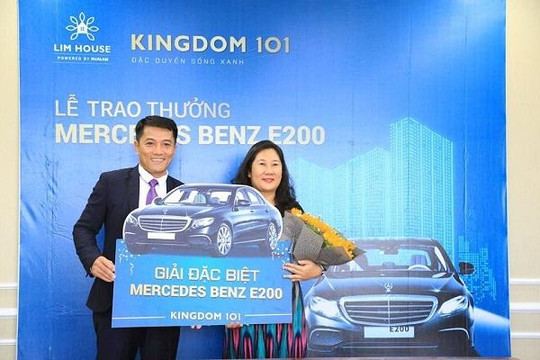 Mercedes Benz E200 đã được trao cho khách hàng may mắn đặt chỗ Kingdom 101