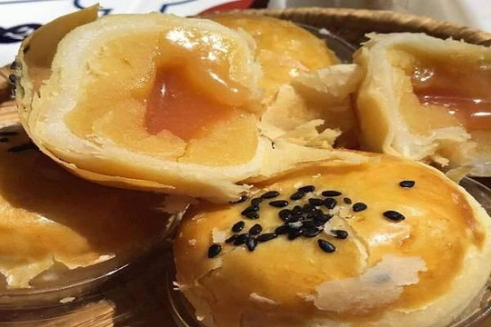 Lo ngại chất lượng bánh trung thu trứng muối Trung Quốc tràn ngập thị trường Việt