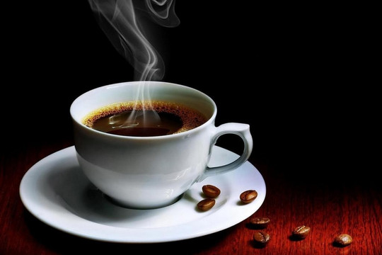 Người mắc bệnh sỏi thận nên hạn chế uống cà phê