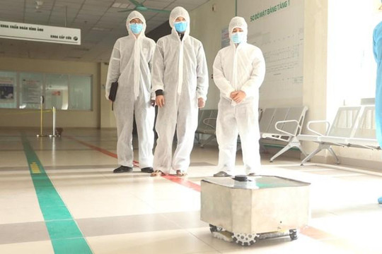 NACENTECH Việt Nam chế tạo thành công robot lau khử khuẩn sàn nhà