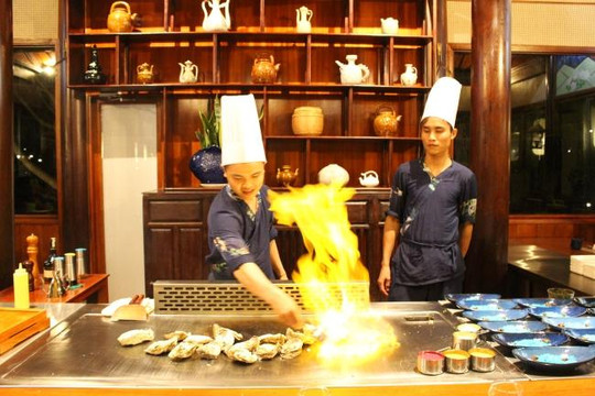 Vòng quanh các khách sạn, resort thưởng thức món ngon Nhật, Thái