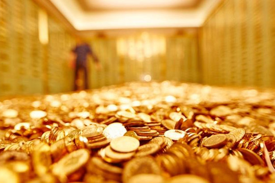 Giá vàng tăng dựng đứng, vọt qua mốc 60,7 triệu đồng/lượng