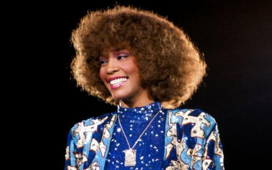 Sony làm phim về huyền thoại âm nhạc Whitney Houston
