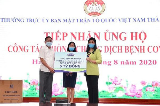 Vinamilk ủng hộ 8 tỉ đồng cho Hà Nội và 3 tỉnh miền Trung chống dịch COVID-19