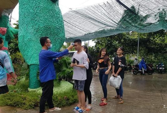 Cần Thơ: Khu du lịch tặng 8.000 khẩu trang cho huyện Phong Điền