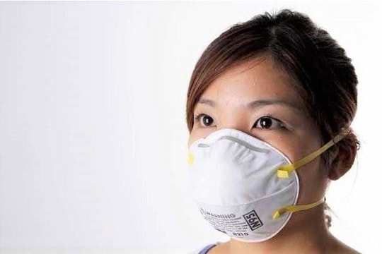CDC cảnh báo nguy cơ lây lan COVID-19 khi đeo khẩu trang có van thở