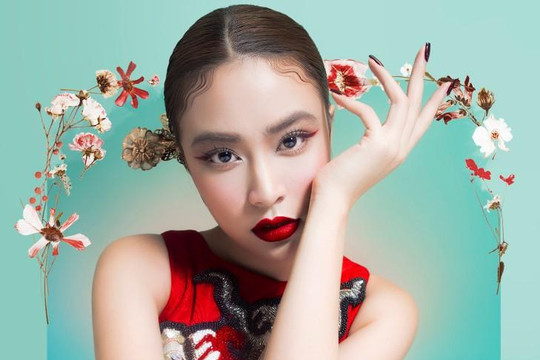 ‘Ca sĩ của năm’ Hoàng Thùy Linh biến hóa lạ lẫm trong loạt ảnh thời trang mang màu sắc Á Đông
