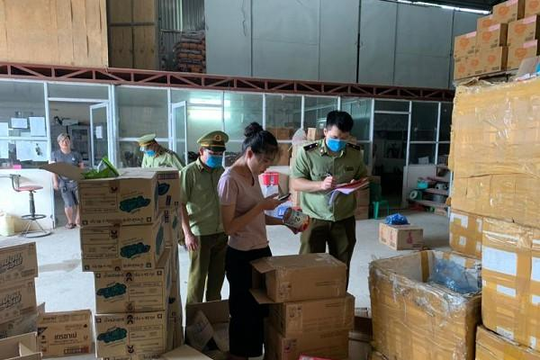 Lạng Sơn: Phạt doanh nghiệp nhập lậu lượng lớn sữa bột NAN dành cho em