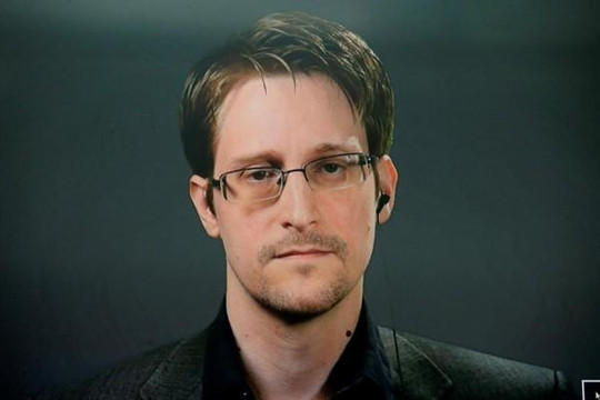 Ông Trump bất ngờ muốn ân xá cho ‘người thổi còi’ Edward Snowden