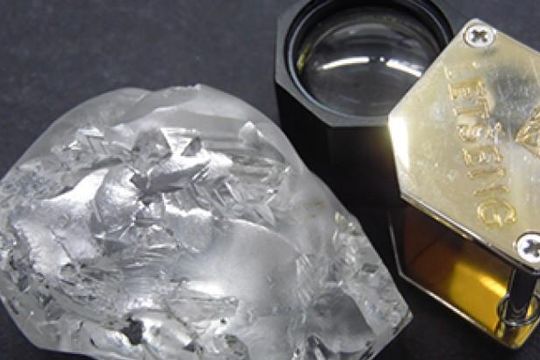 Phát hiện viên kim cương 442 carat ở châu Phi, trị giá 18 triệu USD