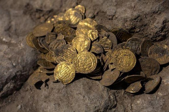 Phát hiện kho báu tiền xu bằng vàng 1.100 năm tuổi