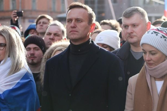 Ông Navalny bị đầu độc, vậy chất độc 'ức chế men cholinesterase' là gì?