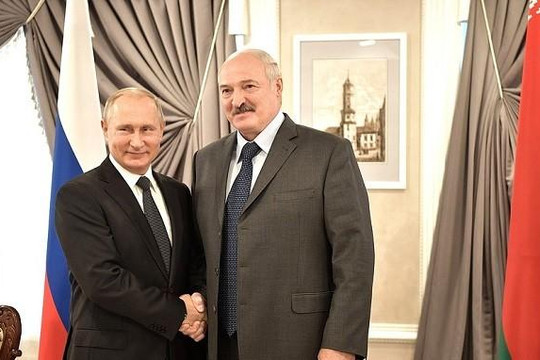 Có nhiều điểm chung, liệu ông Putin có rơi vào thế kẹt như Lukashenko?