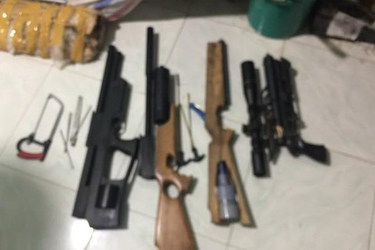 Vĩnh Long: Hai thanh niên thuê nhà sản xuất hàng loạt súng tự chế