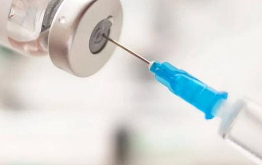Ưu tiên tiêm vắc xin COVID-19 cho người già hay trẻ, nhóm chuyên gia đưa giải pháp gây tranh cãi